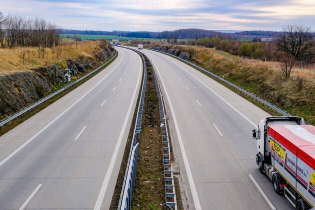 Blick auf die Autobahn A17 Richtung Tschechien Prag in Höhe Breitenau am 26.03.2020.