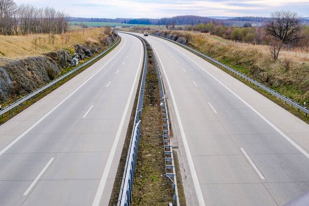 Blick auf die Autobahn A17 Richtung Tschechien Prag in Höhe Breitenau am 26.03.2020.