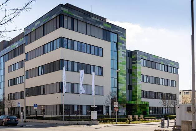 Mainz, An der Goldgrube , 26.03.2020, Der Schwerpunkt der Unternehmenstätigkeit liegt auf der Entwicklung und Herstellung von Technologien und Medikamenten für individualisierte Krebsimmuntherapien. BioNTech SE legt im weltweiten Kampf gegen das Coronavirus nach und vermeldet rapide Fortschritte bei der Entwicklung eines Impfstoffes. Mainz An der Goldgrube Rheinland-Pfalz Deutschland