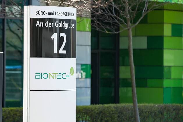 Mainz, An der Goldgrube , 26.03.2020, Der Schwerpunkt der Unternehmenstätigkeit liegt auf der Entwicklung und Herstellung von Technologien und Medikamenten für individualisierte Krebsimmuntherapien. BioNTech SE legt im weltweiten Kampf gegen das Coronavirus nach und vermeldet rapide Fortschritte bei der Entwicklung eines Impfstoffes. Mainz An der Goldgrube Rheinland-Pfalz Deutschland