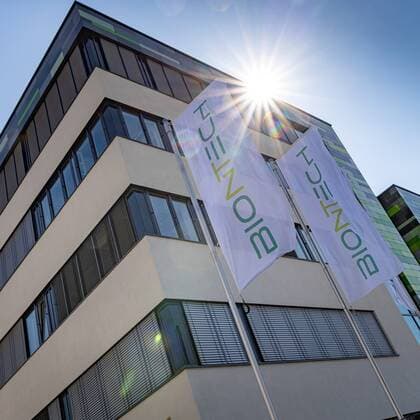 Mainz, An der Goldgrube , 26.03.2020, Der Schwerpunkt der Unternehmenstätigkeit liegt auf der Entwicklung und Herstellung von Technologien und Medikamenten für individualisierte Krebsimmuntherapien. BioNTech SE legt im weltweiten Kampf gegen das Coronavirus nach und vermeldet rapide Fortschritte bei der Entwicklung eines Impfstoffes. Mainz An der Goldgrube Rheinland-Pfalz Deutschland