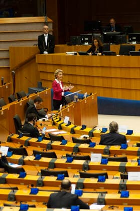 The European Parliament is meeting today in Brussels to legislate on the various European measures to be taken in the fight against the Coronavirus. This parliamentary session took on a particular color, knowing that the vast majority of parliamentarians were not present in the hemicycle since often in confinement in their own country and therefore followed the debates by videoconference.  NicolasxLandemardx xLexPictorium LePictorium_0226511