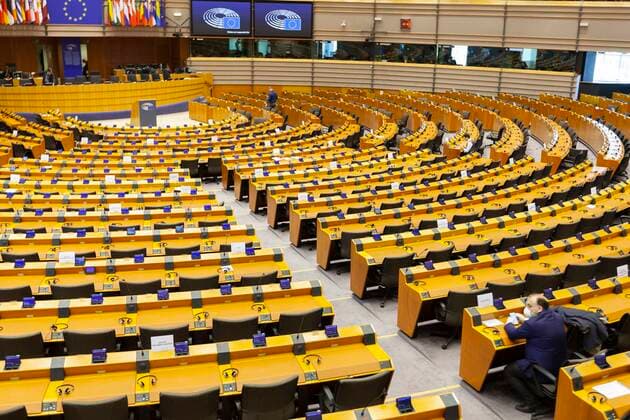 The European Parliament is meeting today in Brussels to legislate on the various European measures to be taken in the fight against the Coronavirus. This parliamentary session took on a particular color, knowing that the vast majority of parliamentarians were not present in the hemicycle since often in confinement in their own country and therefore followed the debates by videoconference.  NicolasxLandemardx xLexPictorium LePictorium_0226524