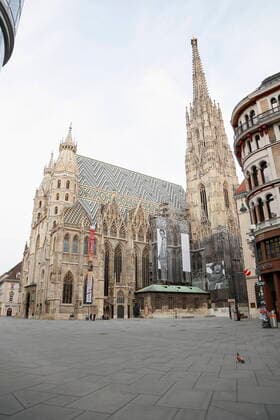 Coronavirus Sars-CoV-2 COVID-19:: menschenleeres Wien unter Quarantäne Wien, Innere Stadt, 1. Bezirk, 26.03.2020 Stephansplatz Stephanskirche menschenleer Wien Austria