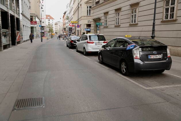 Coronavirus Sars-CoV-2 COVID-19:: menschenleeres Wien unter Quarantäne Wien, Innere Stadt, 1. Bezirk, 26.03.2020 Taxi arbeitslos Rotensturmstrasse Wien Austria