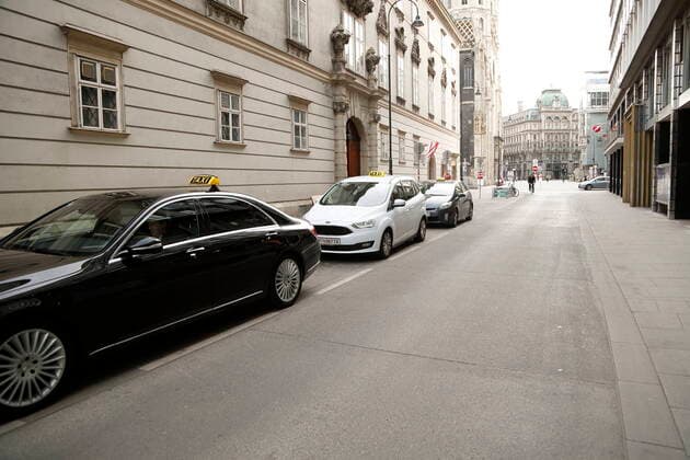Coronavirus Sars-CoV-2 COVID-19:: menschenleeres Wien unter Quarantäne Wien, Innere Stadt, 1. Bezirk, 26.03.2020 Taxi arbeitslos Rotensturmstrasse Wien Austria