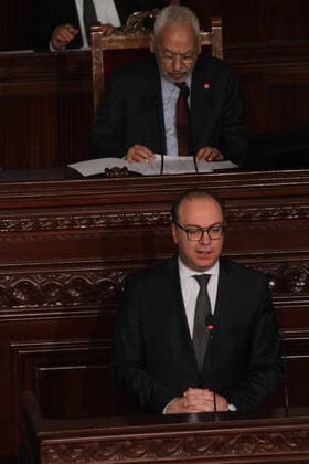 Lors d une seance pleniere de l?Assemblee des ReprÃ sentants du Peuple (ARP) consacre a un dialogue avec le gouvernement sur la situation sanitaire dans le pays, le Chef du gouvernement Elyes Fakhfakh a insiste sur la necessite de respecter le confinement general et l?auto-isolement ainsi que le placement en quarantaine obligatoire des personnes arrivees de l?etranger pour lutter contre la propagation du Coronavirus et eviter des scenarios vecus par d autres pays NEWS : Chambre des deputes tunisien - Tunis - 26 03 2020 JDIDIWASSIM PANORAMIC 