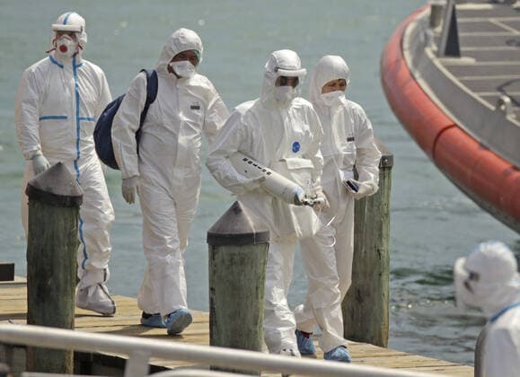 March 26, 2020, Miami Beach, FL, USA: First responders care for crew members as they arrive by lifeboats from the cruise ship Costa Magica at the US Coast Guard Station Miami Beach on Thursday, March 26, 2020. Miami Beach USA - ZUMAm67_ 20200326_zaf_m67_020 Copyright: xDavidxSantiagox