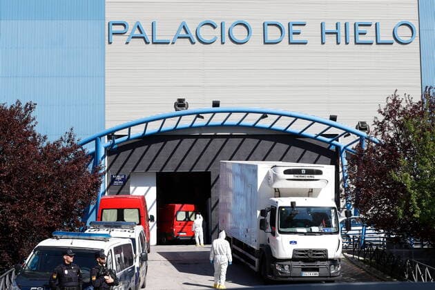Military emergency unit staff preparing to carry the corpse inside the temporary morgue Palacio de Hielo and to pick up the next one due to the emergency declaration due to the Corona Virus (COVID-19) outbreak in Madrid, Spain, MARCH 26, 2020.  (124784285)