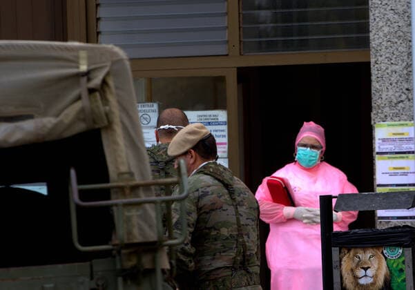 Spanish army in south Tenerife disinfects The army, the military emergency unit disinfects a health center in Tenerife south, for days they have here their base and develop various aids against propagation of covid19. Spain Copyright: MercedesxMenendez