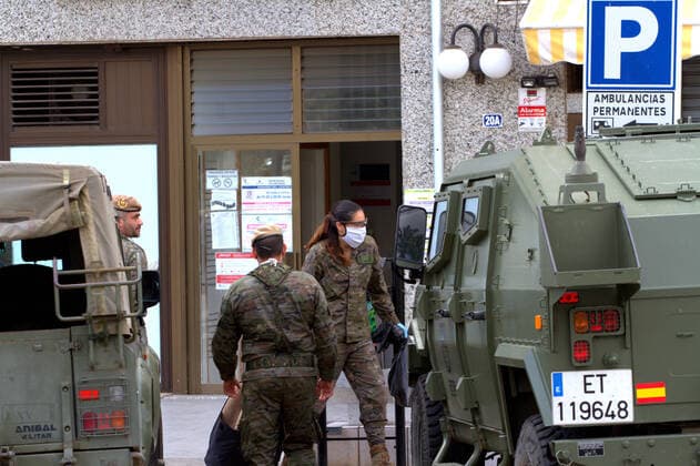 Spanish army in south Tenerife disinfects The army, the military emergency unit disinfects a health center in Tenerife south, for days they have here their base and develop various aids against propagation of covid19. Spain Copyright: MercedesxMenendez