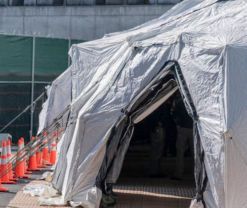 NY: Construction for overflow capacity for city morgue Construction site of tents for overflow capacity for city morgues on Manhattan East side near Bellevue hospital New York New York United States Copyright: LevxRadin