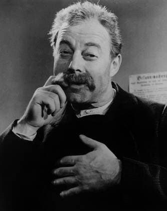 THE CAPTAIN FROM KPENICK, (aka DER HAUPTMANN VON KOPENICK), Heinz Ruhmann, 1956 !ACHTUNG AUFNAHMEDATUM GESCHÃ„TZT! PUBLICATIONXNOTxINxCANxCHNxFRAxITAxJPNxNORxPOLxRUSxESPxUKxUSA Copyright: xCourtesyxEverettxCollectionx MBDCAFR EC004
