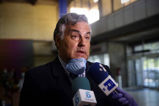 The Spanish Ambassador to Venezuela Jesus Silva Fernandez, at the Simon Bolivar International Airport in Maiquetia, in La Guaira, Caracas, Venezuela, 26 March 2020. Gianmarco Romeo preferred that his father return to his native Italy: He came to see me; he had not seen him for a year and a half. He has to leave because he is diabetic and here he does not get medicines. After two weeks with the Venezuelan airspace closed by the COVID-19 pandemic, this Thursday he was able to travel on a flight chartered by the Spanish Embassy. Europeans from various countries leave Venezuela thanks to Spain !ACHTUNG: NUR REDAKTIONELLE NUTZUNG!  Copyright: xRAYNERxPENAxR.x AME8189 20200327-637208674414862905