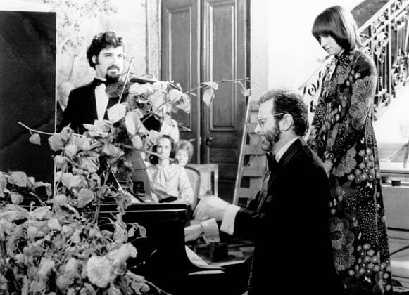 END OF THE GAME, (aka DER RICHTER UND SEIN HENKER), from left, Pinchas Zukerman, Maximilian Schell, 1975, TM & Copyright 20th Century Fox Film Corp. courtesy Everett Collection 20thCentFox Courtesy Everett Collection !ACHTUNG AUFNAHMEDATUM GESCHÃ„TZT! PUBLICATIONXNOTxINxCANxCHNxFRAxITAxJPNxNORxPOLxRUSxESPxUKxUSA Copyright: x20thCentFox CourtesyxEverettxCollectionx MBDENOF FE015