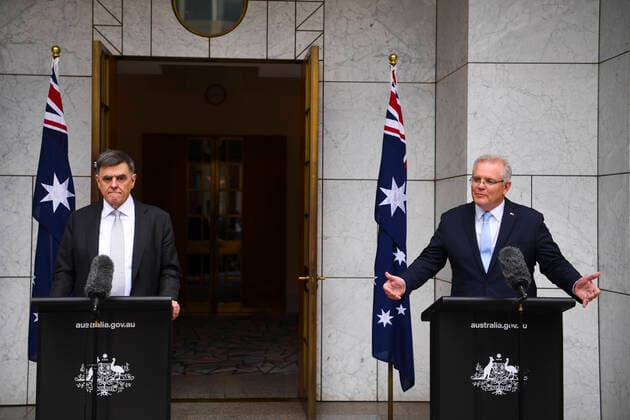 SCOTT MORRISON CORONAVIRUS UPDATE, Australian Prime Minister Scott Morrison (right) and Australia s Chief Medical Officer Brendan Murphy speak to the media during a press conference at Parliament House in Canberra, Friday, March 27, 2020. ( NO ARCHIVING, EDITORIAL USE ONLY, NO USE IN BOOKS WITHOUT CONSENT CANBERRA ACT AUSTRALIA  Copyright: xLUKASxCOCHx 20200327001460398146