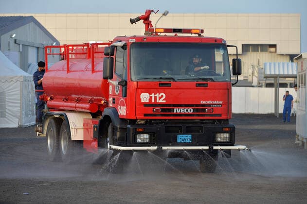 (200326) -- FARWANIYA GOVERNORATE (KUWAIT), March 26, 2020 (Xinhua) -- A truck disinfect the airport before planes carrying Kuwaiti citizens arrive at Kuwait International Airport in Farwaniya Governorate, Kuwait, on March 26, 2020. Kuwait reported 13 new COVID-19 cases over the past 24 hours, bringing the total number of confirmed cases in the country to 208, the Health Ministry announced Thursday. (Photo by Asad Xinhua) KUWAIT-FARWANIYA GOVERNORATE-COVID-19-MEASURES 