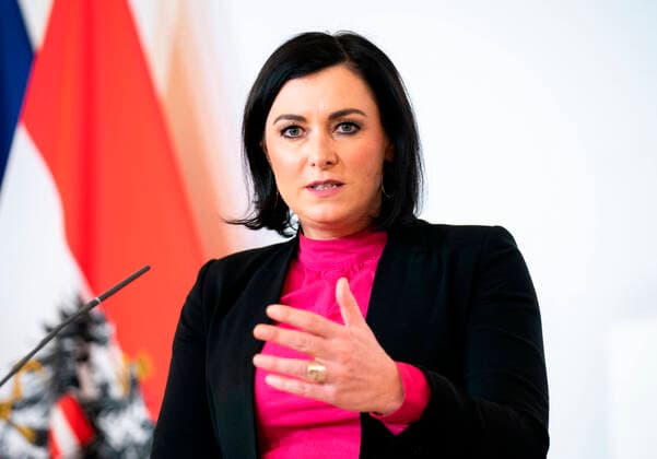 Wien 26.03.2020, Bundeskanzleramt, Wien, AUT, Akutelle Entwicklungen zur Coronaerkrankung in Oesterreich, Pressekonferenz, Status der Telekommunikations- und Postinfrastruktur in der Coronakrise, im Bild Ministerin Elisabeth Koestinger Ministerin Elisabeth Koestinger during a press conference on the status of telecommunications and postal infrastructure in the Corona crisis, of Austrian Goverment about the Coronavirus Pandemie at the Bundeskanzleramt in Wien, Austria on 2020 03 26.