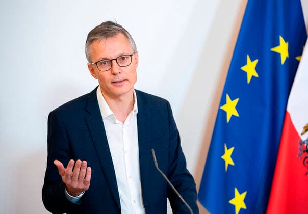 Wien 26.03.2020, Bundeskanzleramt, Wien, AUT, Akutelle Entwicklungen zur Coronaerkrankung in Oesterreich, Pressekonferenz, Status der Telekommunikations- und Postinfrastruktur in der Coronakrise, im Bild Jan Trionow (CEO Hutchinson Drei Austria) Jan Trionow (CEO Hutchinson Drei Austria) during a press conference on the status of telecommunications and postal infrastructure in the Corona crisis, of Austrian Goverment about the Coronavirus Pandemie at the Bundeskanzleramt in Wien, Austria on 2020 03 26.