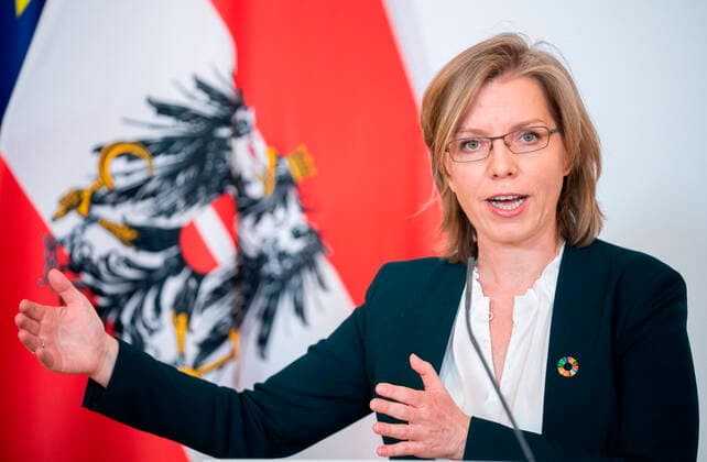 Wien 26.03.2020, Bundeskanzleramt, Wien, AUT, Akutelle Entwicklungen zur Coronaerkrankung in Oesterreich, Pressekonferenz, Sichere Energieversorgung in der Coronakrise fuer Oesterreich, im Bild Klimaschutz- und Energieministerin Leonore Gewessler Klimaschutz- und Energieministerin Leonore Gewessler during a press conference on the subject Secure energy supply in the corona crisis for Austria of Austrian Goverment about the Coronavirus Pandemie at the Bundeskanzleramt in Wien, Austria on 2020 03 26.