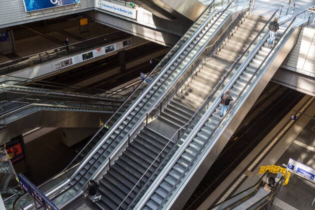 Rolltreppen im Hauptbahnhof Berlin während der Corona-Pandemie am 26.03.2020