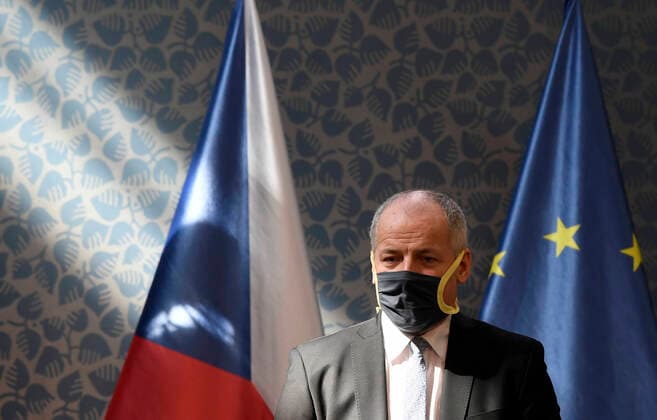 News Bilder des Tages Deputy Health Minister and Central Crisis Staff head Roman Prymula with a protection face mask attends a press conference after extraordinary government meeting related to spread of novel coronavirus, on March 26, 2020, in Prague, Czech Republic. (CTKxPhoto MichalxKrumphanzl) CTKPhotoP202003260593001 kru 9