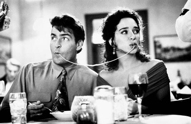 HOT SHOTS! PART DEUX, from left, Charlie Sheen, Valeria Golino, 1993, 20th Century-Fox Film Corporation. TM & Copyright courtesy Everett Collection 20thCentFox Courtesy Everett Collection !ACHTUNG AUFNAHMEDATUM GESCHÃ„TZT! PUBLICATIONXNOTxINxCANxCHNxFRAxITAxJPNxNORxPOLxRUSxESPxUKxUSA Copyright: x20thCentFox CourtesyxEverettxCollectionx MBDHOSH FE007
