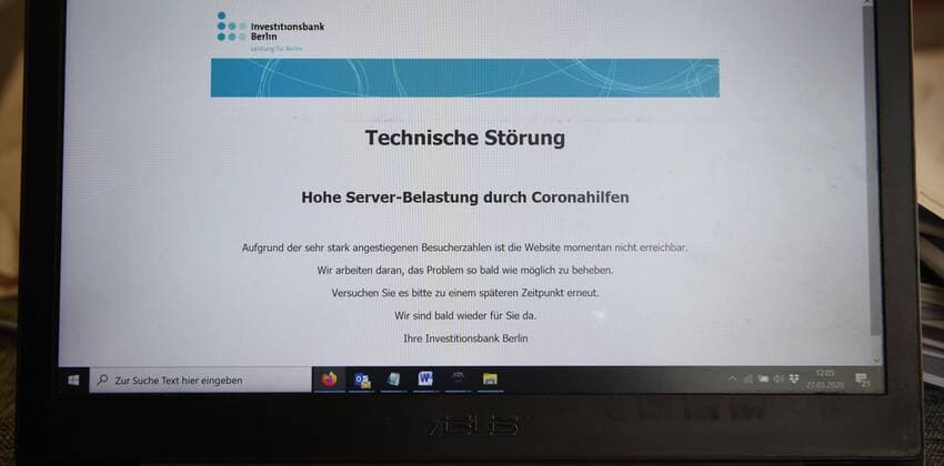 Berlin in der Phase der Coronavirus-Krise, im Bild: der Server der Investitionsbank Berlin ist aufgrund der hohen Zugriffszahlen überlastet, die technische Störung wird auf einem Laptop angezeigt, 27.03. 2020, Copyright: xMatthiasxKochx