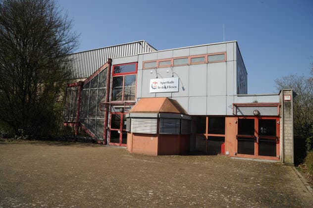 Die Sporthalle In den Fliesen am Freitag (27.03.2020) in Saarlouis. Diese Sporthalle soll demnächst vielleicht als Ausweichpunkt für Corona Patienten zur Verfügung stehen, falls die Krankenhäuser überlastet sind. bub
