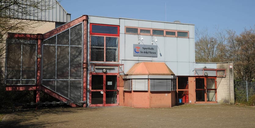Die Sporthalle In den Fliesen am Freitag (27.03.2020) in Saarlouis. Diese Sporthalle soll demnächst vielleicht als Ausweichpunkt für Corona Patienten zur Verfügung stehen, falls die Krankenhäuser überlastet sind. bub