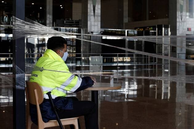View of terminal 2 at El Prat airport in Barcelona, Spain, 27 March 2020, after it was closed due to the cancellation of flights due to the health crisis caused by the coronavirus spread. Spain faces the 13th consecutive day of national lockdown in an effort to slow down the spread of the pandemic COVID-19 disease caused by the SARS-CoV-2 coronavirus. Coronavirus in Spain !ACHTUNG: NUR REDAKTIONELLE NUTZUNG!  Copyright: xQuiquexGarcíax GRAFCAT3700 20200327-637209135113780902
