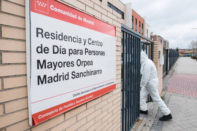 March 27, 2020, Madrid, MADRID, SPAIN: The members of the UME are preparing for a misdemeanor action at the Orpea Nursing Home at Sanchinarro (Madrid) during thetennth day after the Government declared the state of alarm in Spain and recommended people to stay at home to fight coronavirus COVID-19 on March 27, 2020 in Madrid, Spain Madrid SPAIN - ZUMAa181 20200327_zaa_a181_062 Copyright: xJoaquinxCorcherox