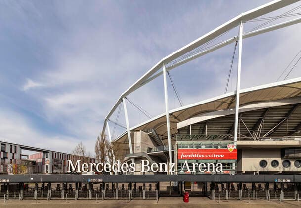 Stuttgart, 27.03.2020: Furchtlos und treu: Mercedes Benz Arena Stuttgart während der Corono-Krise. Spielstätte des VfB Stuttgart. Eingangsbereich ins Stadion. DEU, Deutschland, Baden-Württemberg