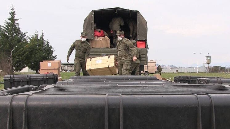 BERGAMO, ITALY - MARCH 27, 2020: Pictured in this video grab are Russian military officers in respirators at an Italian Air Force base, on the outskirts of Bergamo in Alpine Lombardy, one of the worst hit regions of Italy during the pandemic of the novel coronavirus (COVID-19). Russia has sent more than 100 military virologists, epidemiologists and CBRN specialists to Italy to help battle the pandemic. Russian military specialists are involved in sanitising and disinfecting healthcare facilities, urban infrastructure, and vehicles. Video grab. Defence Ministry of the Russian Federation TASS  TS0D38CA