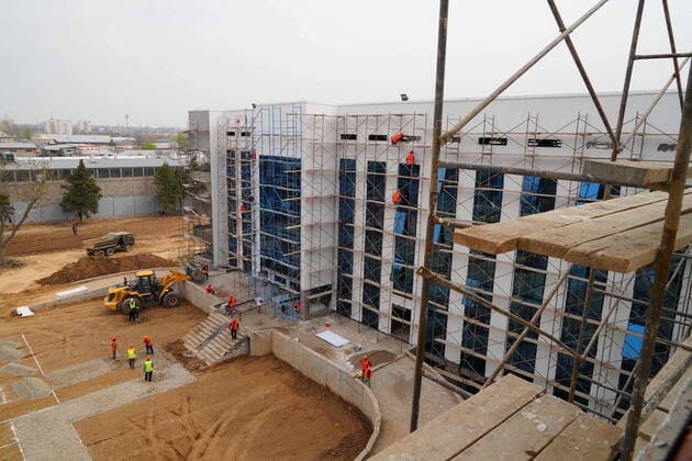 (200327) -- TASHKENT, March 27, 2020 (Xinhua) -- Workers are busy at the construction site of the hospital dedicated to treating COVID-19 patients in Tashkent, Uzbekistan, March 27, 2020. Tashkent has accelerated the construction of three specialized hospitals for treating COVID-19 patients. Uzbekistan reported its first death from COVID-19, the ministry of health said Friday. Uzbekistan now has 83 confirmed cases of COVID-19, most of them in Tashkent. (Photo by Zafar Khalilov Xinhua) UZBEKISTAN-TASHKENT-COVID-19-HOSPITAL-CONSTRUCTION 