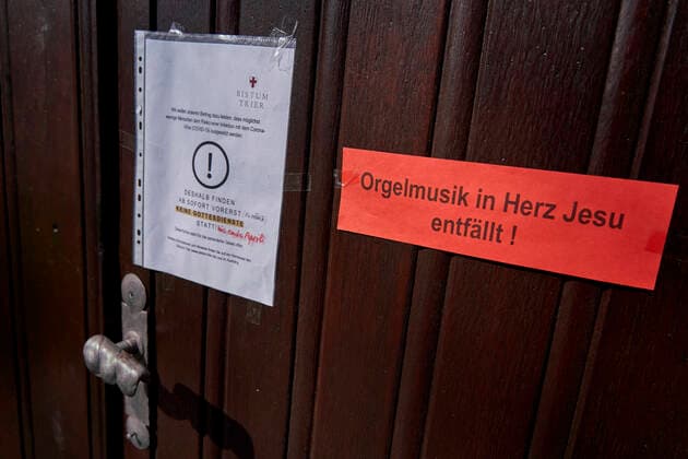 Coronavirus - Koblenz 27.03.2020, Rheinland-Pfalz, Koblenz: Bis ende April finden keine Orgelmusik und Gottesdienste in der Herz-Jesu-Kirche statt, Grund ist das Coronavirus (COVID-19).