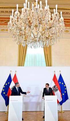 Wien 27.03.2020, Bundeskanzleramt, Wien, AUT, Akutelle Entwicklungen zur Coronaerkrankung in Oesterreich, Pressekonferenz, im Bild Innenminister Karl Nehammer (L OeVP) und Gesundheitsminister Rudolf Anschober (Gruene) Innenminister Karl Nehammer (L OeVP) und Gesundheitsminister Rudolf Anschober (Gruene) during a press conference of Austrian Goverment about the Coronavirus Pandemie at the Bundeskanzleramt in Wien, Austria on 2020 03 27.