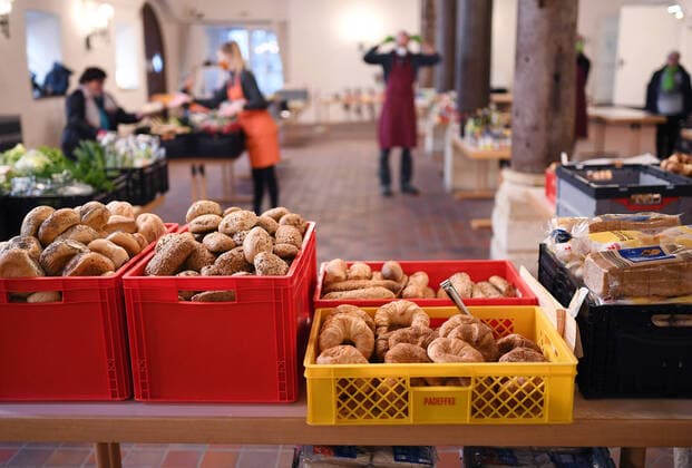Rottenburg 27.03.2020 Start des Not-Betrieb der Rottenburger Tafel in der Zehntscheuer, Backwaren