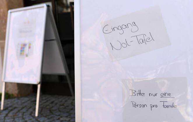 Rottenburg 27.03.2020 Start des Not-Betrieb der Rottenburger Tafel in der Zehntscheuer, Schild am Eingang