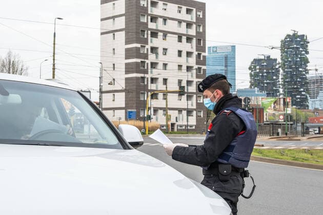Coronavirus Covid 19 emergency - Checks by law enforcement in Milan In the photo: Checks in Piazzale Cimitero Monumentale (Francesco Bozzo Fotogramma, Milan - 2020-03-27) p.s. la foto e utilizzabile nel rispetto del contesto in cui e stata scattata, e senza intento diffamatorio del decoro delle persone rappresentate  Copyright: xFrancescoxBozzox xFOTOGRAMMAx