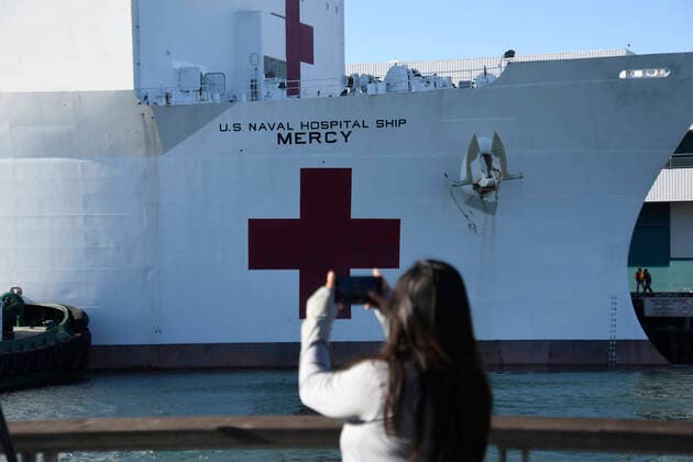 The USNS Mercy arrives in the port of Los Angeles Friday FRIDAY March 27,2020. Los Angels CA USA. The navel hospital ship will be helping to relieve area hospitals by taking all none COVID-19 patients for medical treatment during the COVID-19 the pandemic Los Angeles USA - ZUMAbl1_ 20200327_zaf_bl1_007 Copyright: xGenexBlevinsx