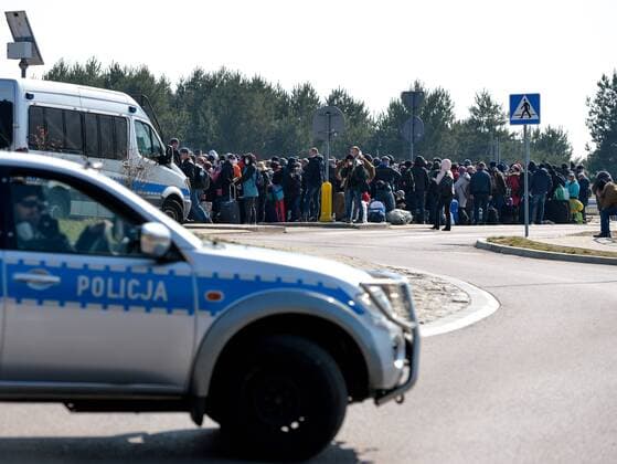 Large crowd of Ukrainian citizens is waiting to cross the border and return home at the Polish-Ukrainian crossing border in Korczowa Large crowd of Ukrainian citizens is waiting to cross the border and return home at the Polish-Ukrainian crossing border on March 27, 2020 in Korczowa, Poland EN_01422104_0001 