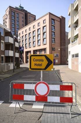 2020-03-27 13:55:57 Nederland, Roermond, 27 maart 2020 - In de strijd tegen corona is er ook in Roermond een zorghotel geopend bij het Van der Valk concern. ANP-Hollandse Hoogte John Peters  Copyright: xx x409073201x