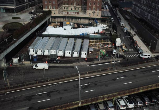 March 27, 2020, New York Manhattan, USA: NYC building Makeshift morgue using 8 refrigerated trucks outside Bellevue Hospital in Manhattan to deal with a potential surge of coronavirus victims, . . 03 27 20. New York Manhattan. . New York Manhattan. USA - ZUMAs252 20200327_znp_s252_002 Copyright: xMarcusxSantosx