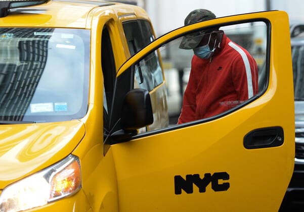 March 27, 2020, New York Manhattan, USA: Taxi driver using mask .New York State has over 25,000 cases and 134 people died from the pandemic in NYS in the past 24 hours. . 03 27 20. New York Manhattan. . New York Manhattan. USA - ZUMAs252 20200327_znp_s252_009 Copyright: xMarcusxSantosx