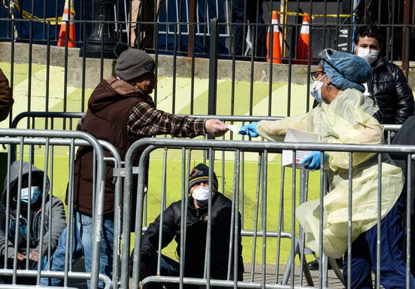 March 27, 2020, New York Queens, USA: nurse giving masks to patients on the line in front the Coronavirus test. At least 13 patients died from coronavirus over 24 hours at a New York Elmhurst Hospital . . 03 27 20. New York Queens. . New York Queens. USA - ZUMAs252 20200327_znp_s252_025 Copyright: xMarcusxSantosx
