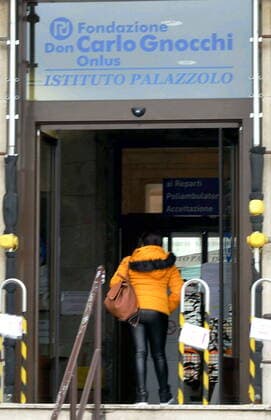 Milan, Palazzoli Don Gnocchi Institute, suspect of numerous cases of patients and nurses infected with coronavirus (Maurizio Maule Fotogramma, Milan - 2020-03-27) p.s. la foto e utilizzabile nel rispetto del contesto in cui e stata scattata, e senza intento diffamatorio del decoro delle persone rappresentate  Copyright: xMaurizioxMaulex xFOTOGRAMMAx