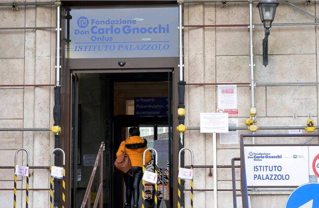 Milan, Palazzoli Don Gnocchi Institute, suspect of numerous cases of patients and nurses infected with coronavirus (Maurizio Maule Fotogramma, Milan - 2020-03-27) p.s. la foto e utilizzabile nel rispetto del contesto in cui e stata scattata, e senza intento diffamatorio del decoro delle persone rappresentate  Copyright: xMaurizioxMaulex xFOTOGRAMMAx