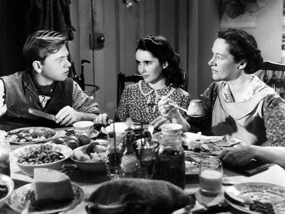 OSCARS. Beste Nebendarstellerin. PreistrÃ¤gerinnen 1941-1950 NATIONAL VELVET, from left, Mickey Rooney, Elizabeth Taylor, Anne Revere, 1944 Courtesy Everett Collection !ACHTUNG AUFNAHMEDATUM GESCHÃ„TZT! PUBLICATIONXNOTxINxCANxCHNxFRAxITAxJPNxNORxPOLxRUSxESPxUKxUSA Copyright: xCourtesyxEverettxCollectionx MBDNAVE EC044