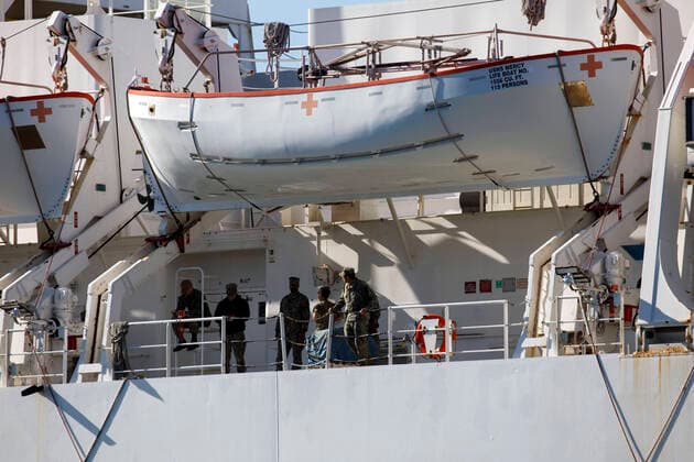 March 27, 2020, San Pedro, California, USA: Crew members look from decks as the U.S. Navy hospital ship USNS Mercy docks at the Port of Los Angeles to provide relief to area hospitals impacted by the novel coronavirus on Friday, March 27, 2020 in San Pedro, California. The ship will offer 1,000 beds for treatment to non-infected patients in order to allow LA hospitals to focus on patients suffering from the virus and increase hospital capacity to treat COVID-19. Ã‚ 2020 Patrick T. Fallon San Pedro USA - ZUMAf72_ 20200327_zaf_f72_013 Copyright: xPatrickxFallonx